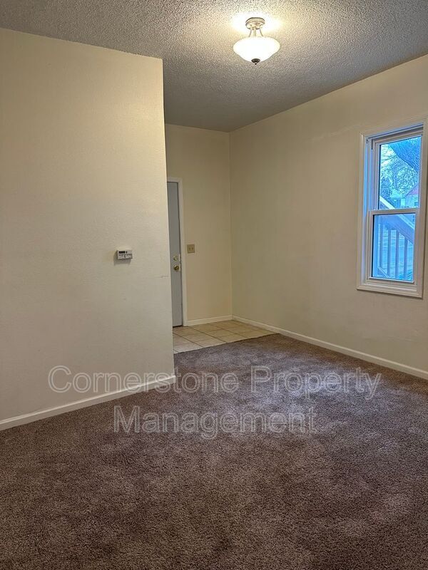 Building Photo - 409 S 13th St