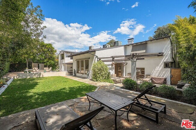 Building Photo - 1323 Club View Dr