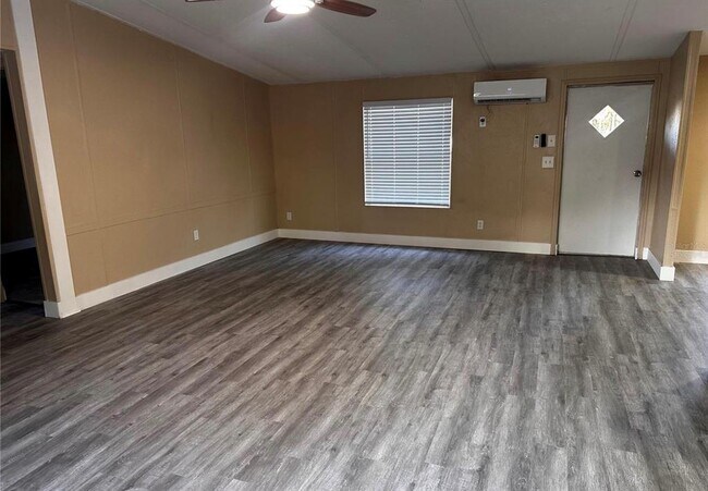 Building Photo - 12111 Anderson Dr