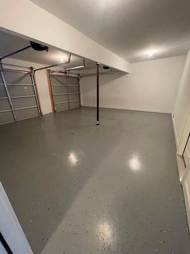 Building Photo - 4 Bedroom + Finished Basement for Rent in Ooltewah