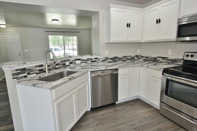 Building Photo - 769 S Beaver Creek Way