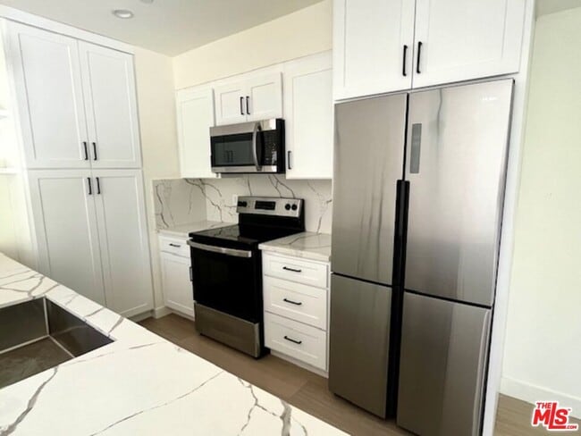 Building Photo - 9946 Farragut Dr