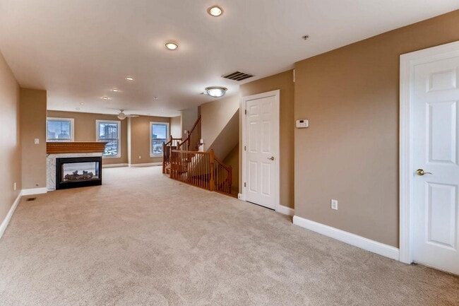 Building Photo - 1290 Harbor Island Walk