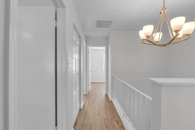 Building Photo - 2613 Stratford Ln