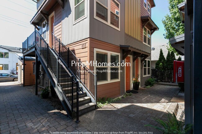 Building Photo - Modern Studio in the Heart of SE!