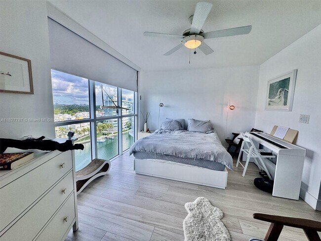 Building Photo - 5900 Collins Ave