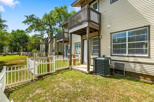 Building Photo - 1810 River Crossing Cir