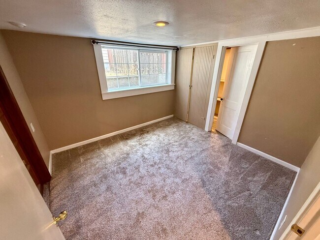 Building Photo - 1424 10th Ave