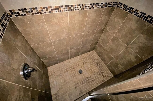 Building Photo - 31 W Daffodil Ave