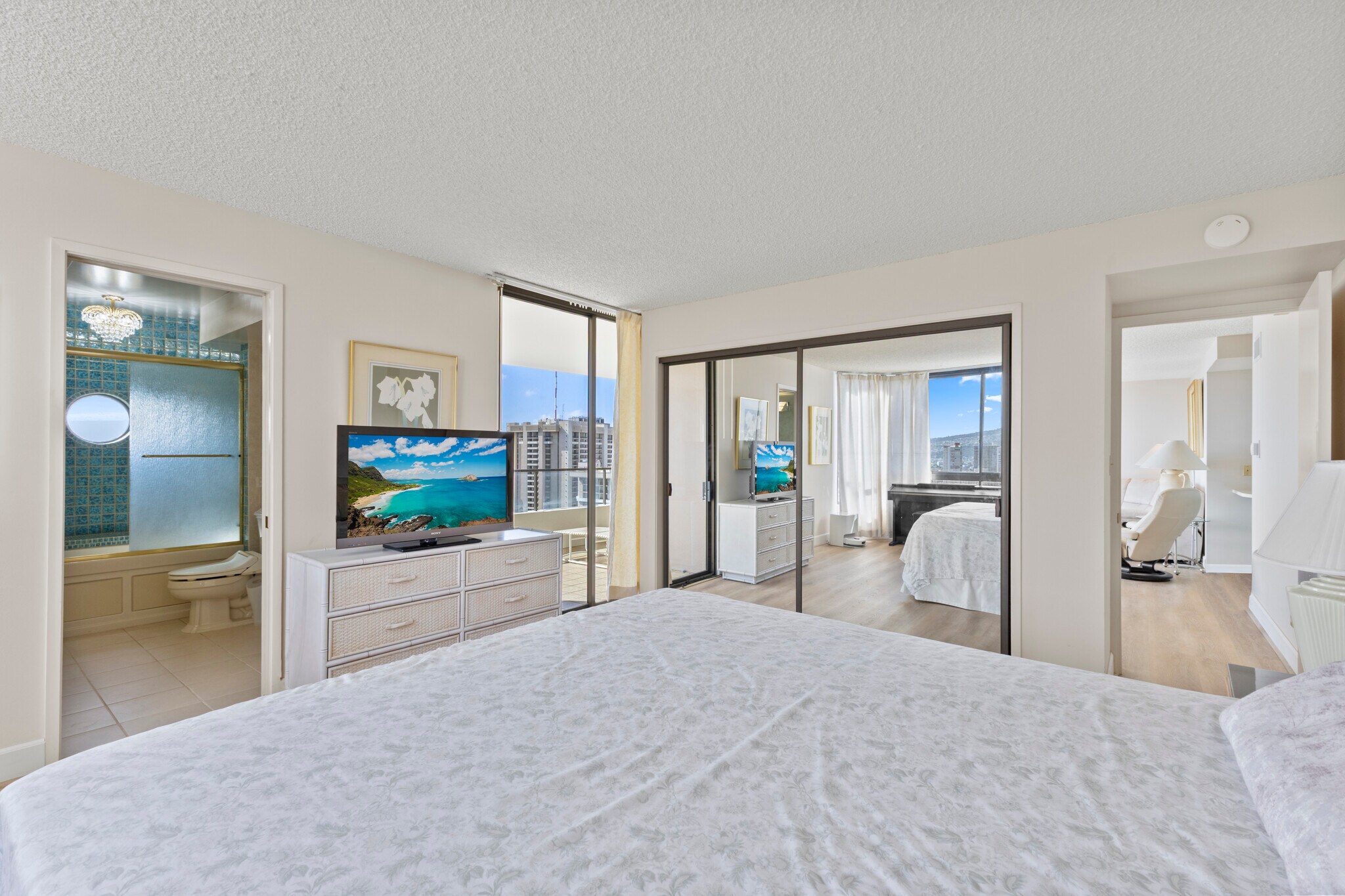 Building Photo - 1910 Ala Moana Blvd