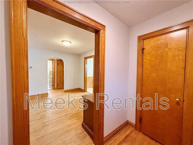 Building Photo - 3013 Ridgeview Dr