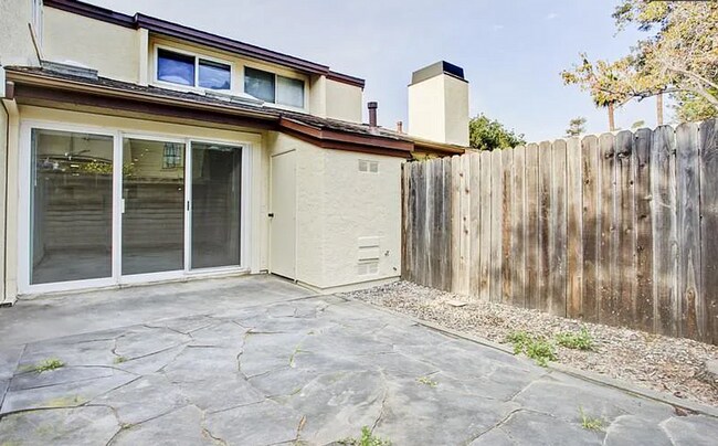 Building Photo - 415 W Gutierrez St