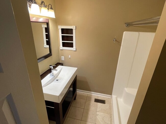 Building Photo - Coming soon! Cozy 3 Bedroom Near the Water!