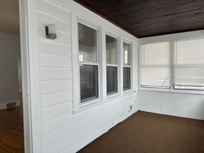 Building Photo - YOU WILL LOVE THIS HOME . CALL NOW FOR APPOINTMENT !!!