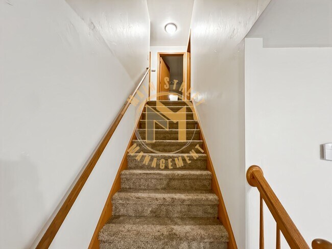 Building Photo - 466 S Good Hope Rd