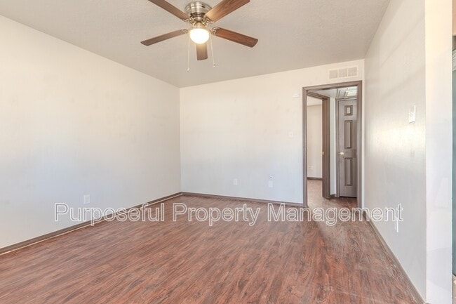 Building Photo - 514 N Ponca Ave