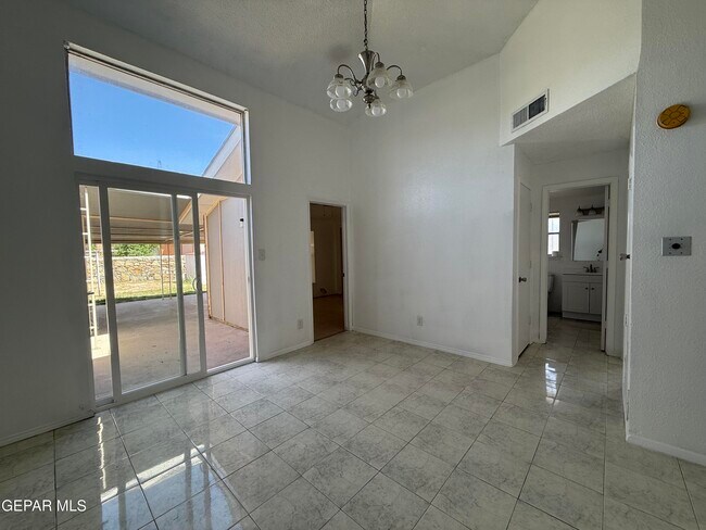 Building Photo - 1524 Greg Powers Dr