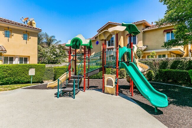 Building Photo - Paseo del Sol Charmer with Private Yard and Community Pool