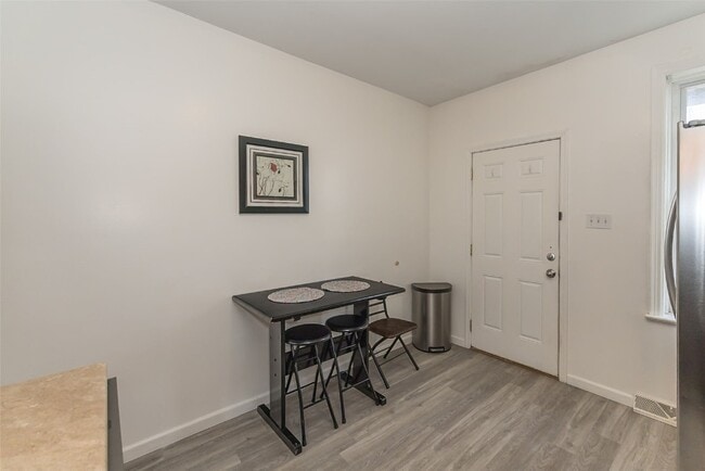 Building Photo - 4992 Botanical Ave