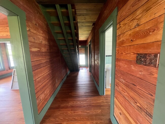 Building Photo - 618 Bayridge Rd