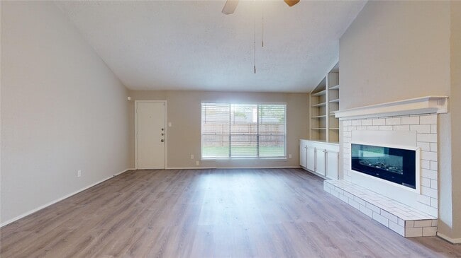 Building Photo - 2331 Barrington Pl Dr