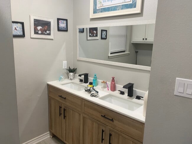 Building Photo - 7403 Pleasant Rdg Rd