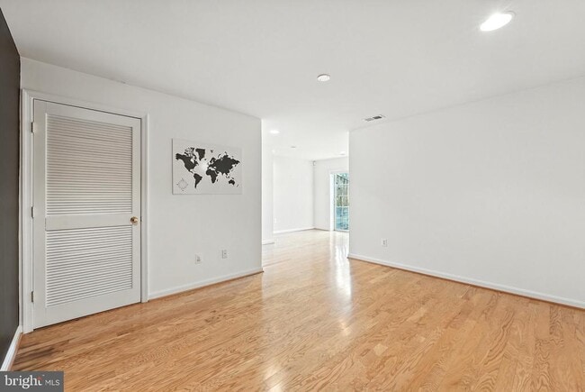 Building Photo - 3363 Beechcliff Dr