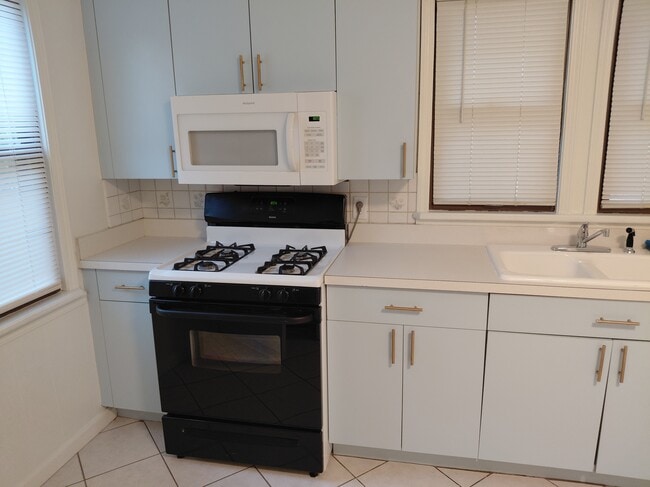 KITCHEN - 2705 Barth Ave