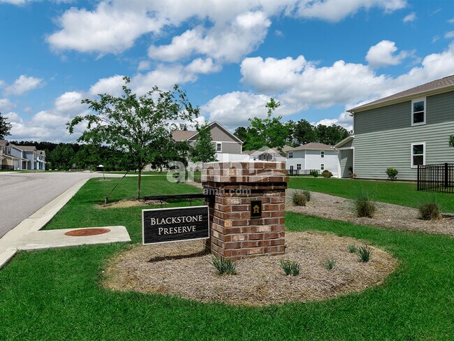 Building Photo - 116 Thatchet Dr