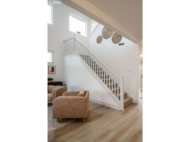 Building Photo - Charming Newer Model Home!