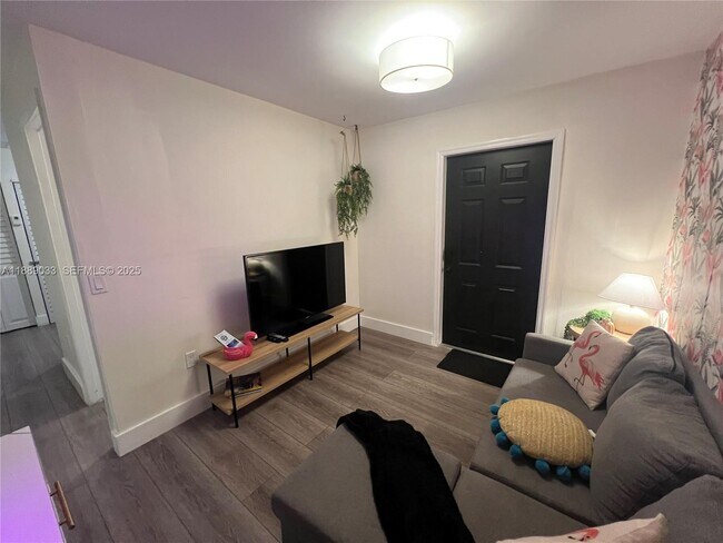 Building Photo - 3102 SW 10th St