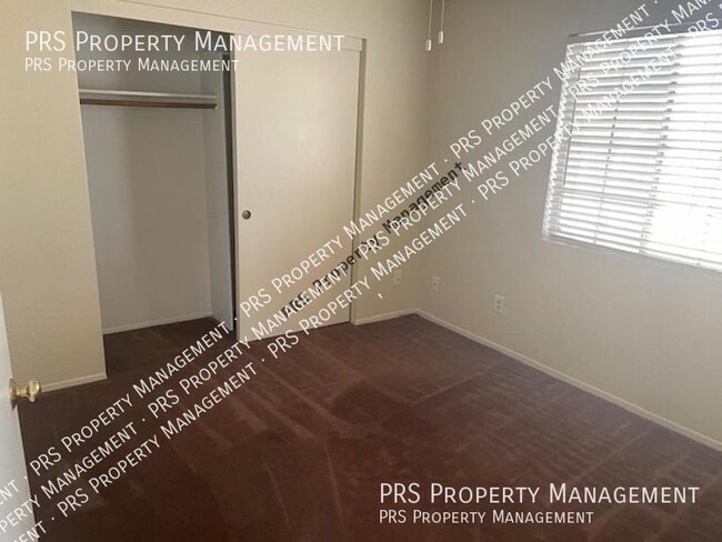 Building Photo - 1623 N Comanche Dr