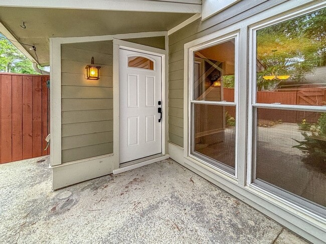 Building Photo - 5030 Meadow Ln