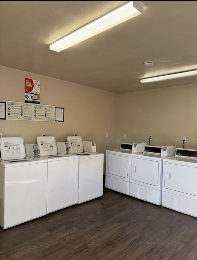 LAUNDRY - 3299 Imperial Ave