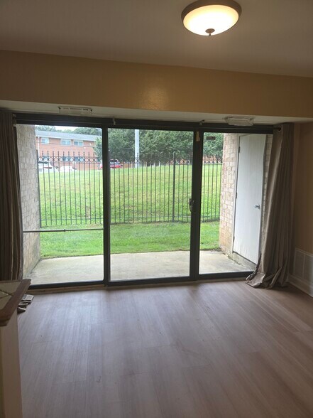 Building Photo - 6300 Hil Mar Dr