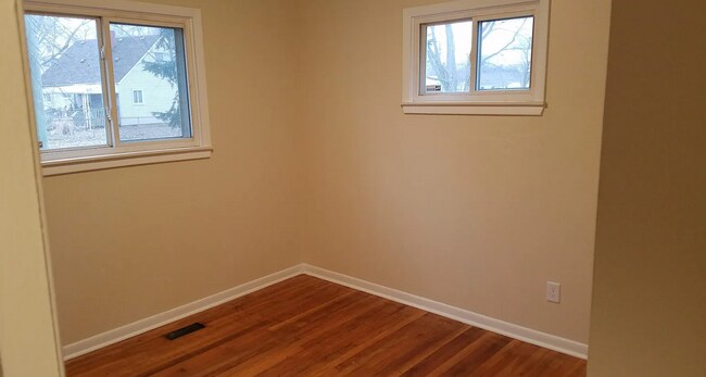 Building Photo - Three Bedroom for Rent!