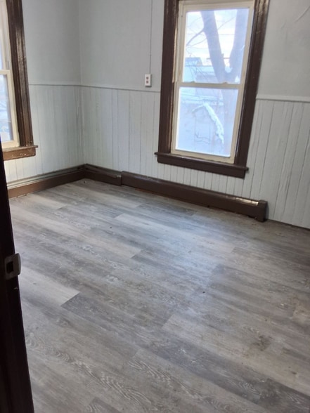 Building Photo - 714 Main St