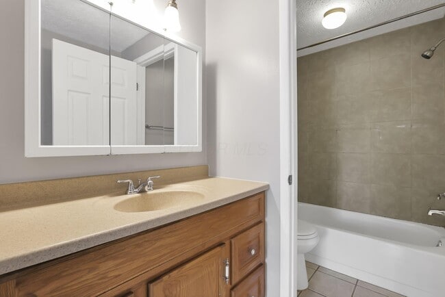 Building Photo - 1642 Park Row Dr