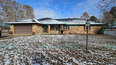 Building Photo - 3 Bedroom in Harrah