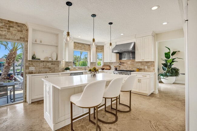 Building Photo - 923 Dogwood Dr