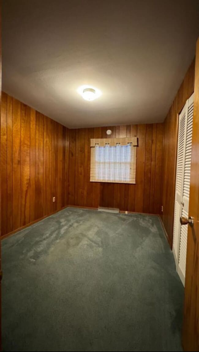 Building Photo - 913 Arnold Ave