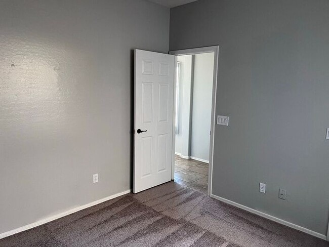 Building Photo - 5 bed 3 bath 3 car garage in San Tan Valley
