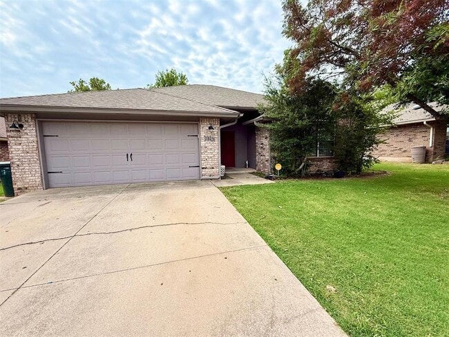 Primary Photo - 2808 E Lake Dr
