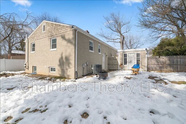 Building Photo - 12204 Bond St