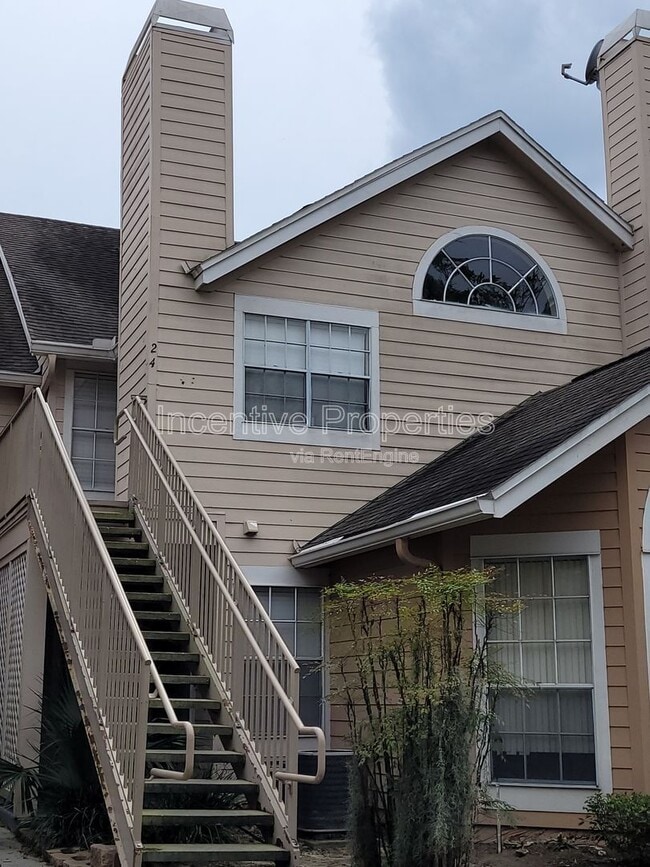 Building Photo - 575 Bloomington Ct