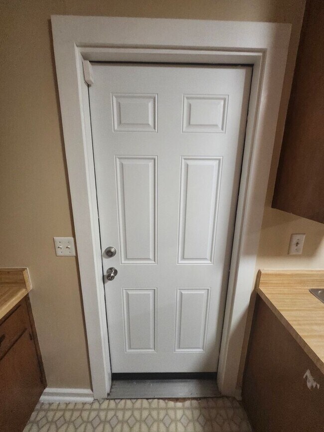 Building Photo - 301 Gaile Ave