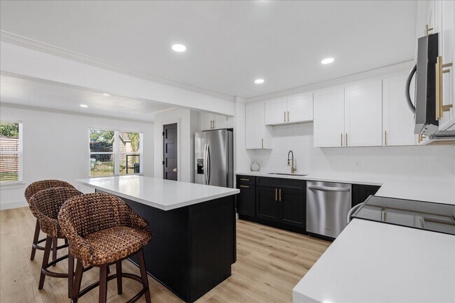 Building Photo - 5219 Cosby St