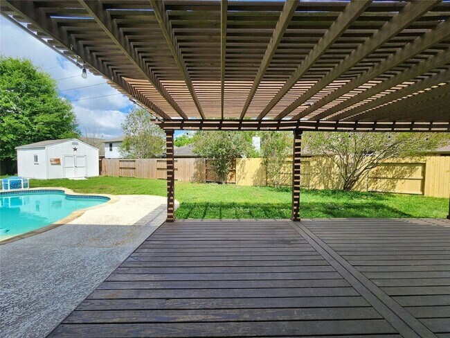 Building Photo - 24422 Travis House Ln