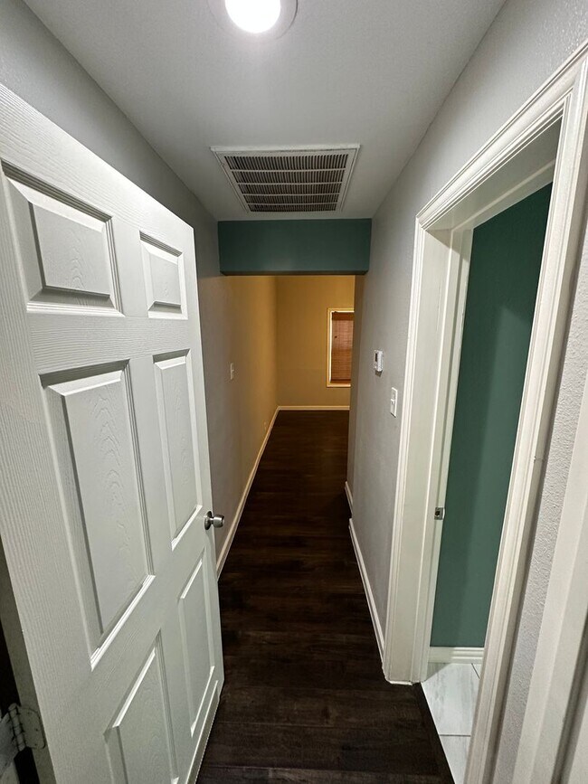 Building Photo - Make this Fairmount Showstopper Home!