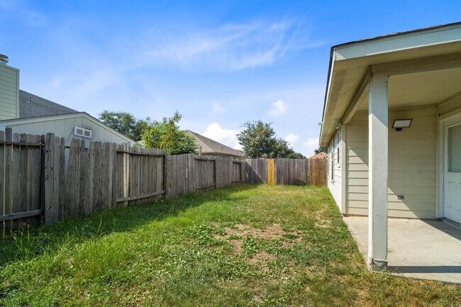 Building Photo - 6631 Portlick Dr